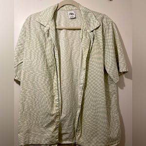 Small stylish and casual button up from Zara and has Green and Creme pattern